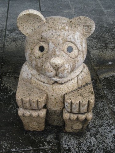 bear_statue_at_Kek_Lok_Si_temple