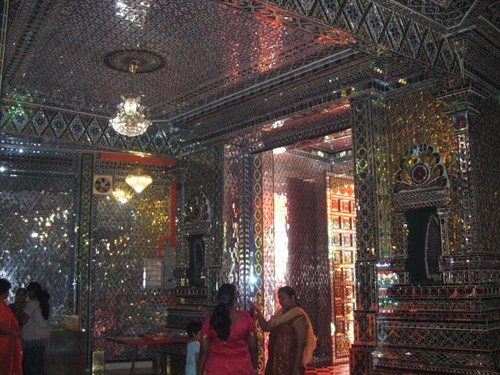 ceiling_at_Glass_Temple