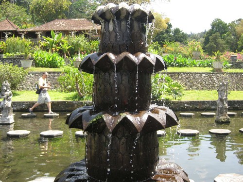 fountain_at_water_palace