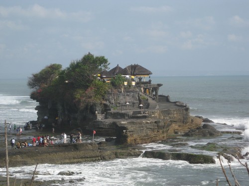 Tanah_Lot_temple_view